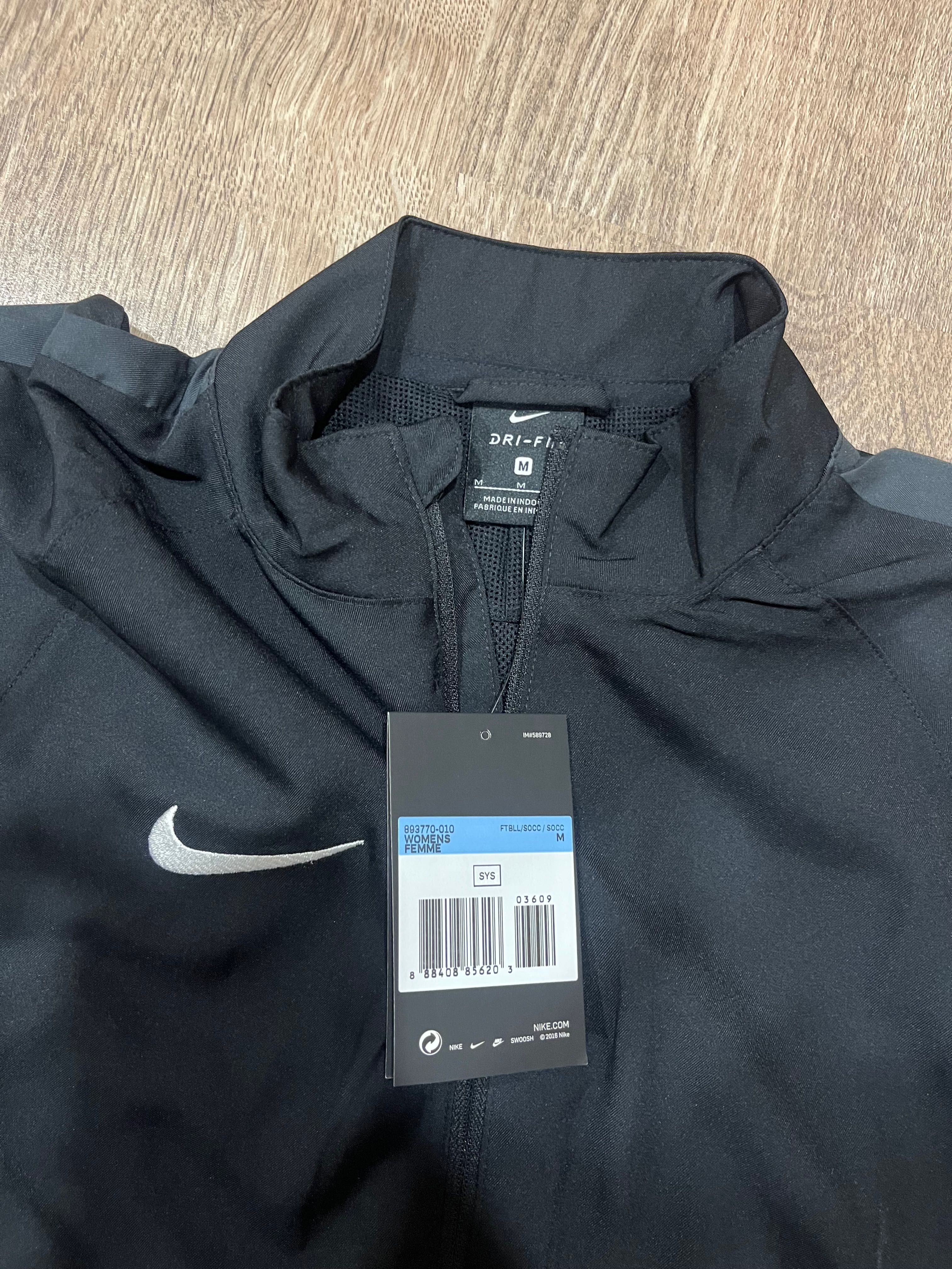 Спортен екип Nike dri fit М размер