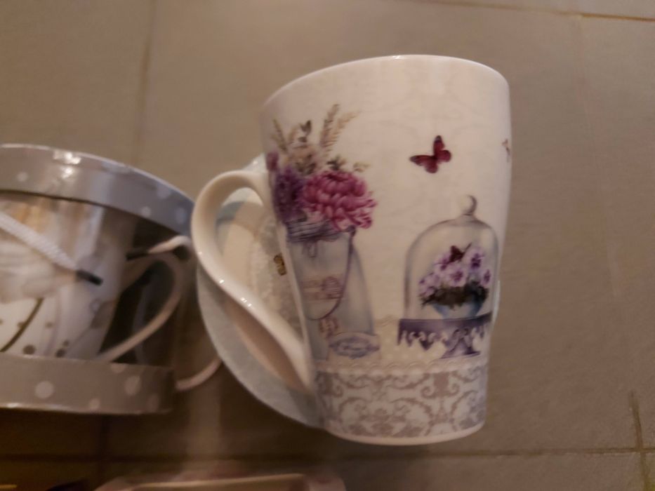 Нови чаши в кутия