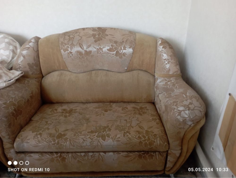 Продам диван, кресло и стулья 8 шт