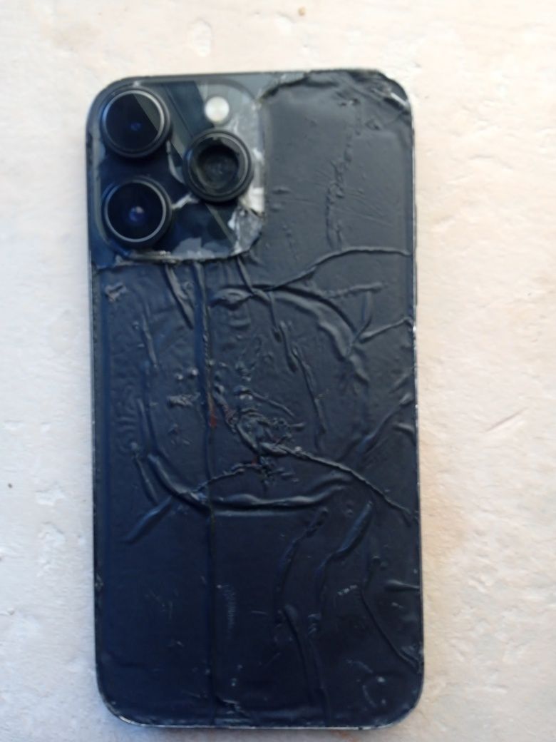 Iphone sotiladi.