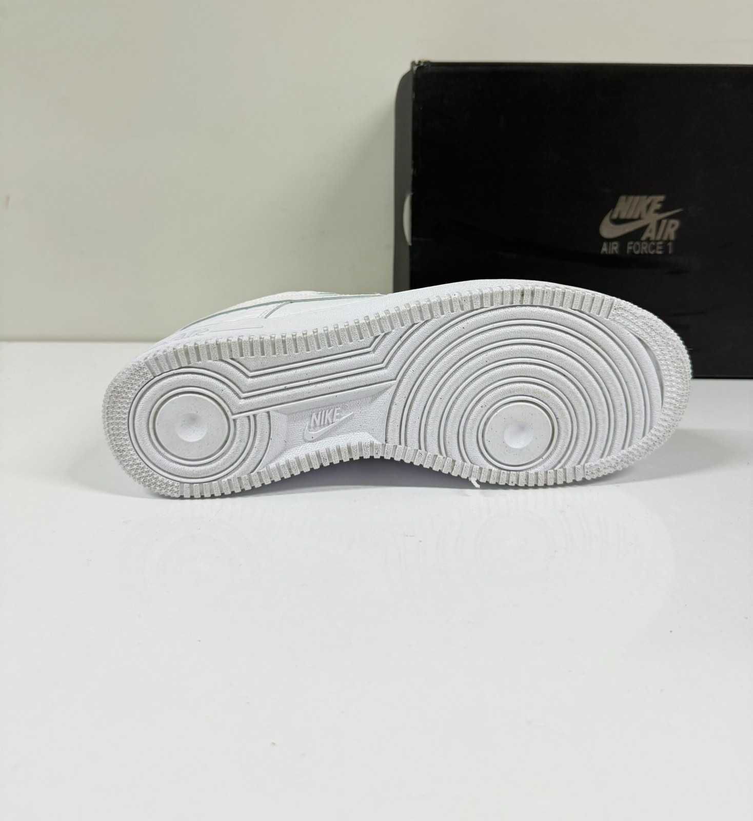 Nike Air Force 1 07 LX
