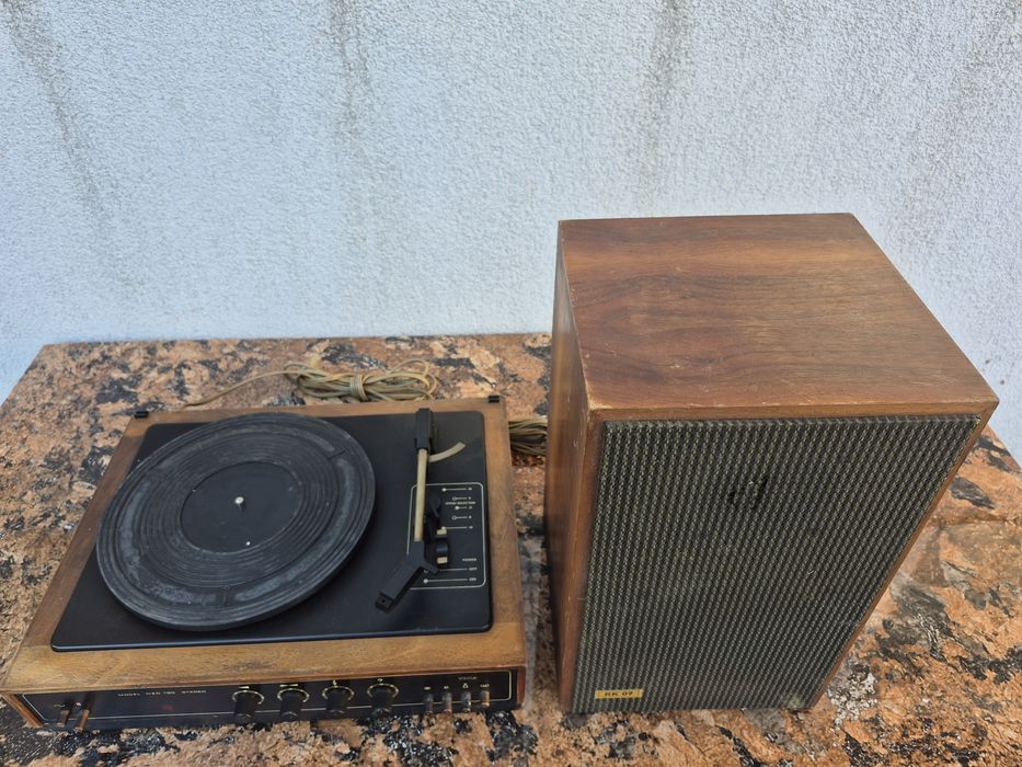 Vând pick-up marca Tesla model nzc 130 cu o boxa