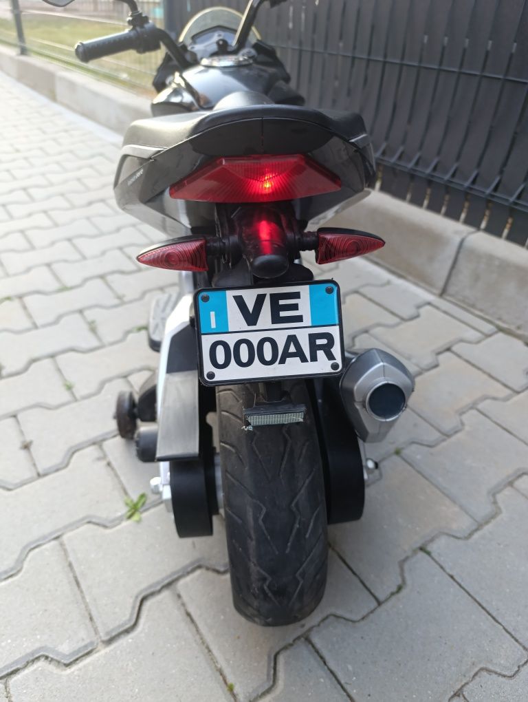 Акумулаторен мотор APRILIA TUONO V4 1100 RR с кожена седалка 12V