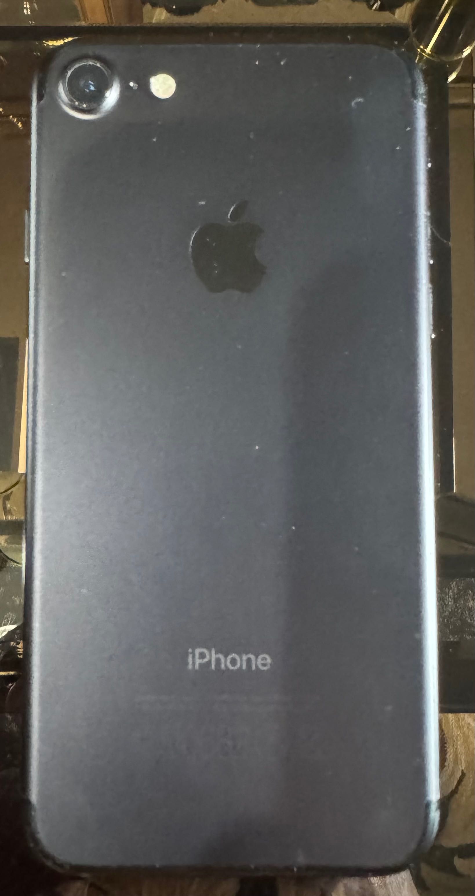 Продам IPhone 7 в хорошем состоянии