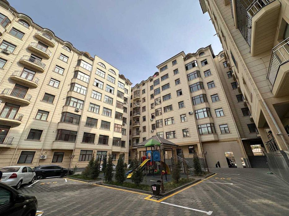 4х комнатная квартира на 3 этаже 1000кв/м,  в Самарканде