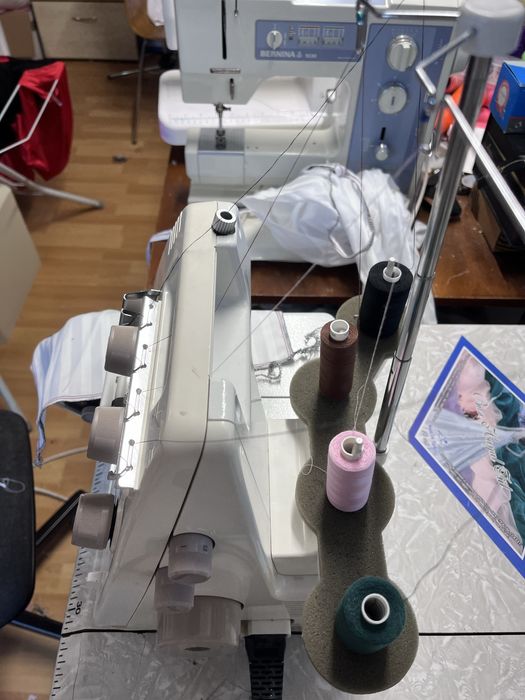 Masina de surfilat-overlock  Bernette 334DS by Bernina