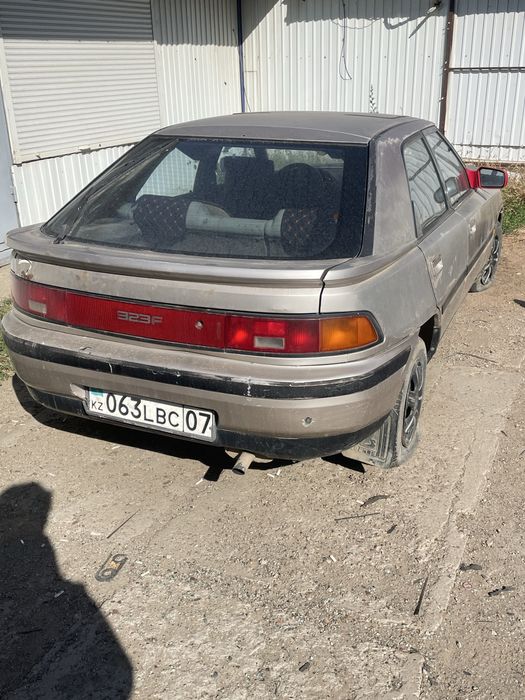 Продам машину Mazda 323f