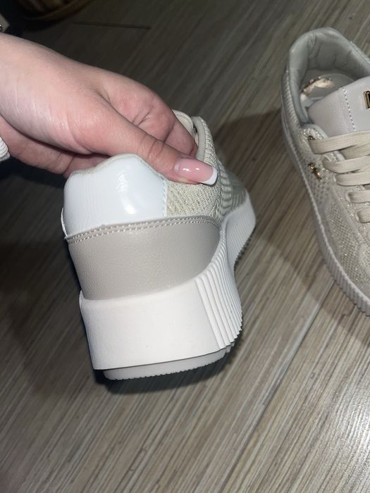 Обувки MEXX-бежави на цвят