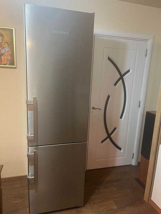 Продавам хладилник с фризер Liebherr CNEF 4015