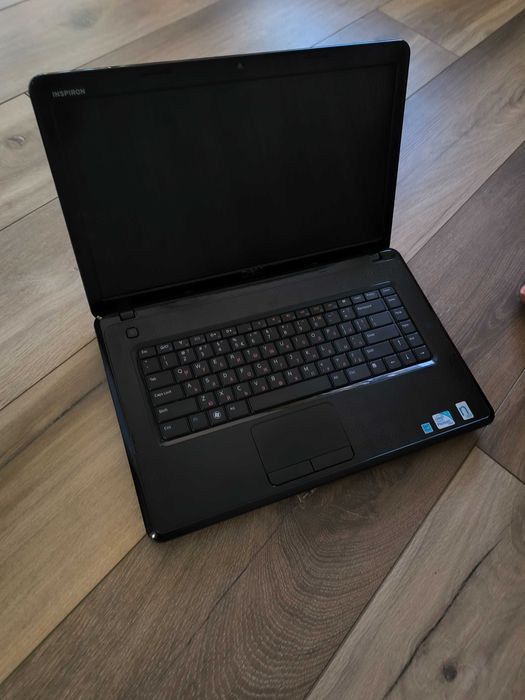 Употребяван лаптоп DELL-INSPIRON-идеален подарък за малък "подражател"