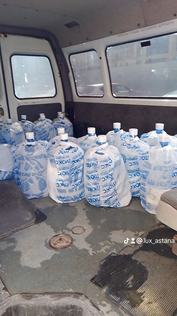 Мы компания  ЛЮКС по доставке бутылированной воды.