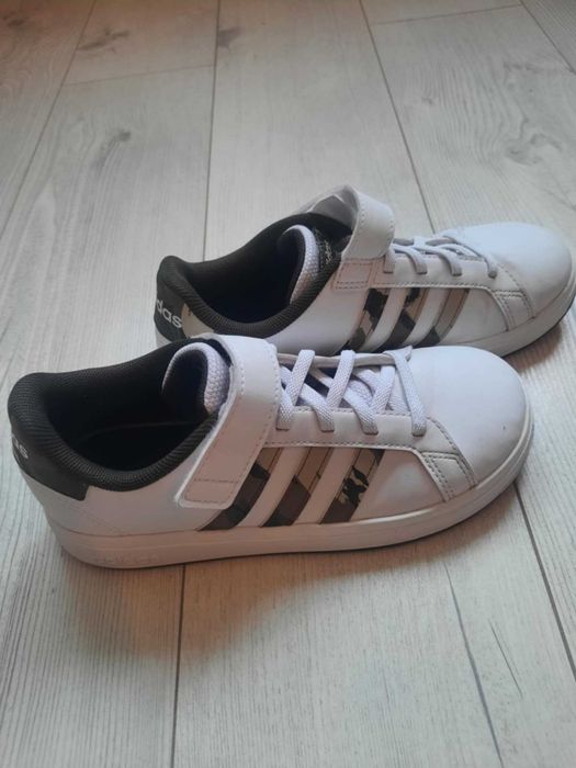 Детски маратонки Adidas.