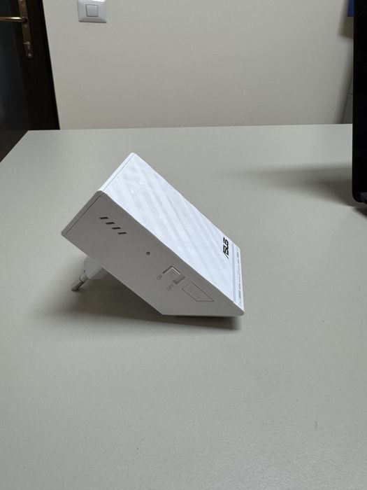 Amplificator de semnal wifi Asus RP-AC52 extinder de retea 2.4 g si 5G