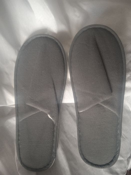 Женские тапочки.