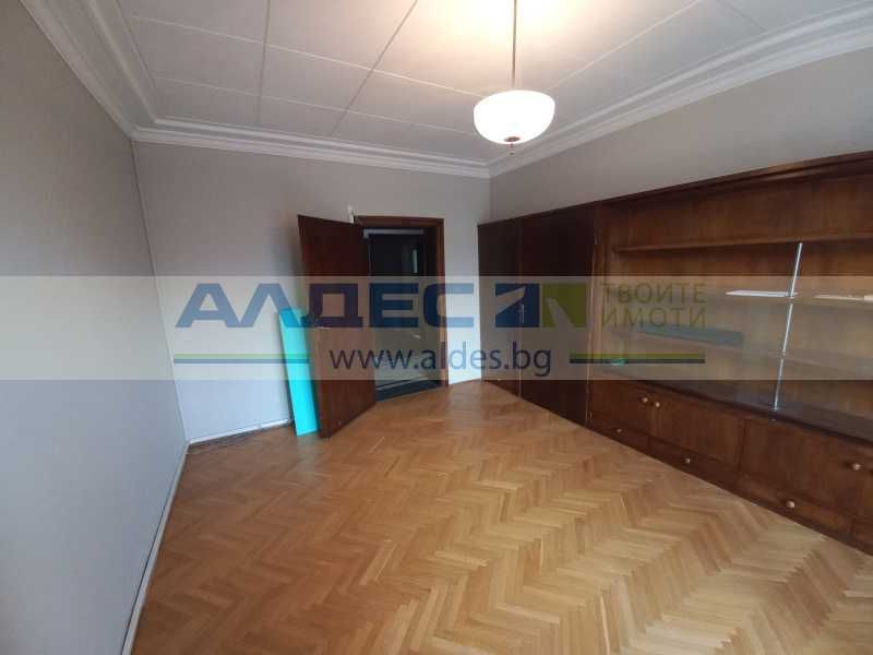 Аристократичен офис до Докторска градина!