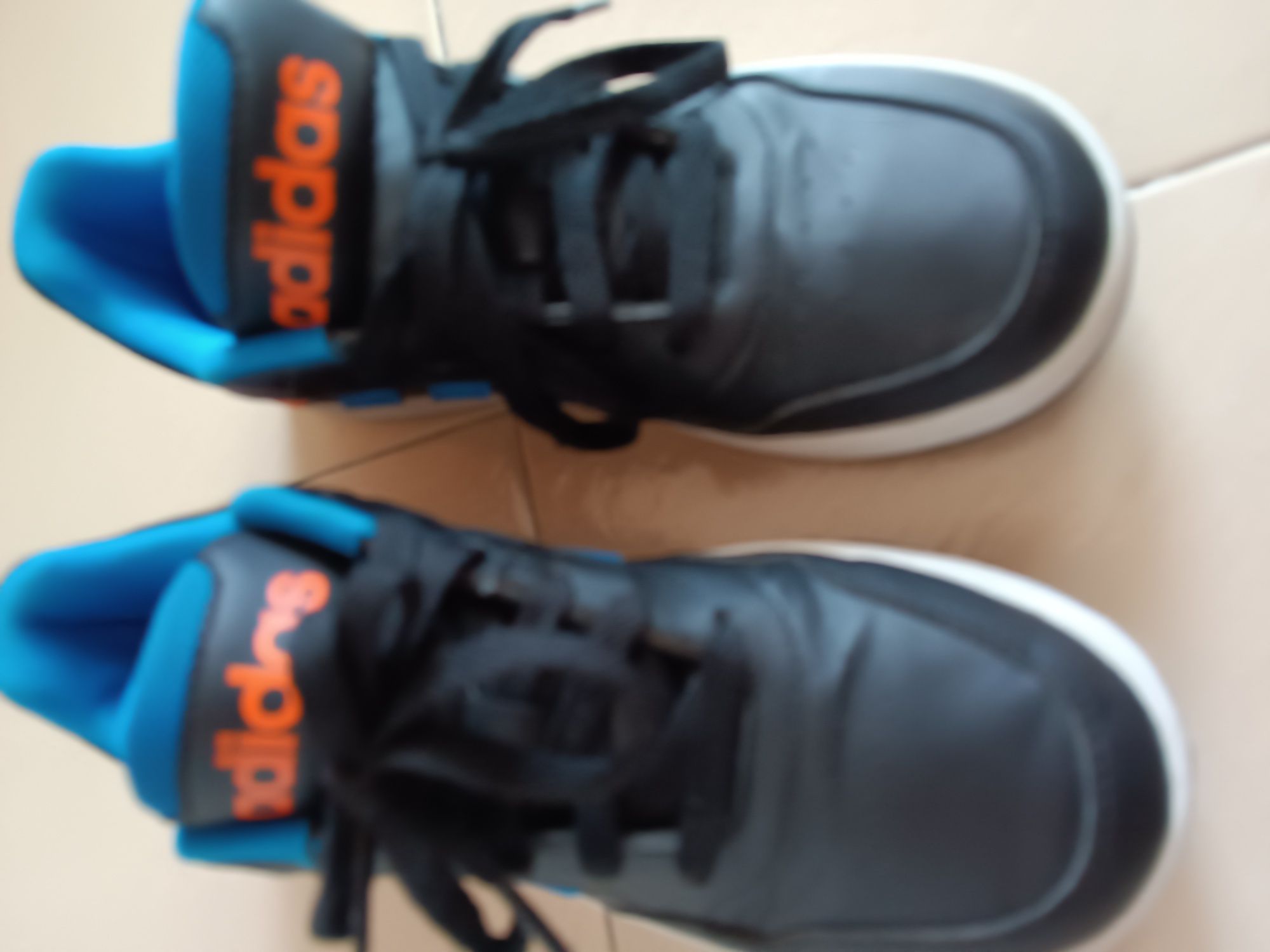 Маратонки adidas р-р  35