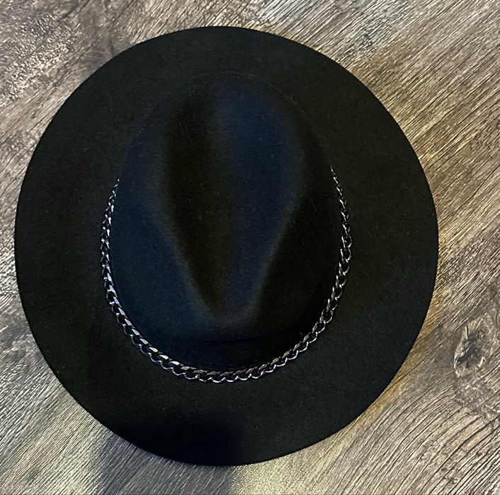 Вълнена шапка Reserved