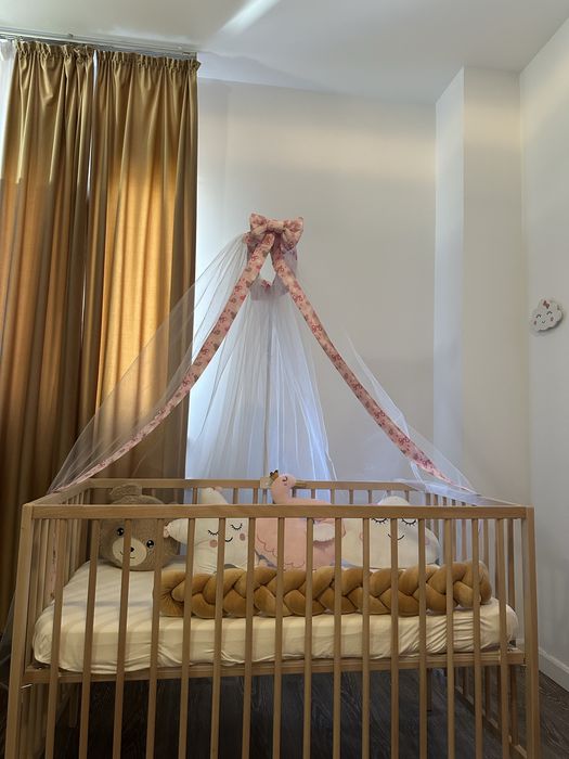 Patut cu saltea protectie saltea si baldachin 350 lei