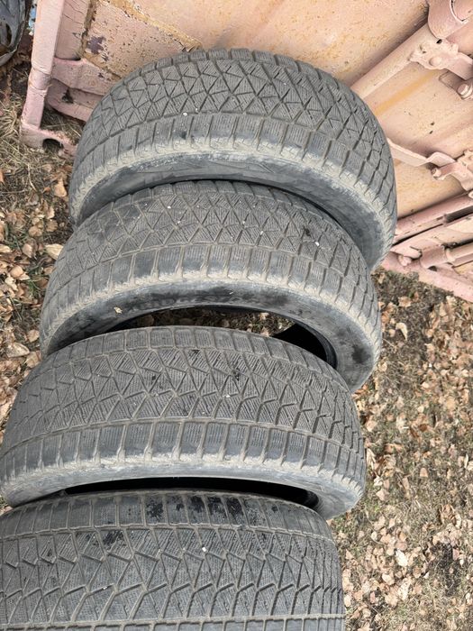 Продам резину всесезонка 235/55/19