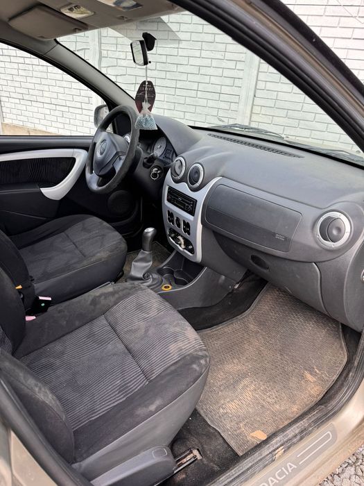 Dezmembrez Dacia Sandero 1.6 benzina 2009