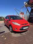 Ford Fiesta Rosu