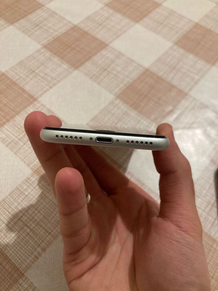 IPhone se 2020 64 обмен