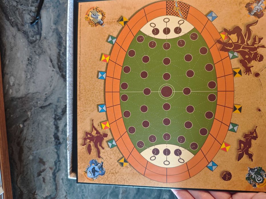 Продавам настолна игра Хари Потър