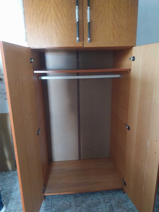 двукрилен гардероб