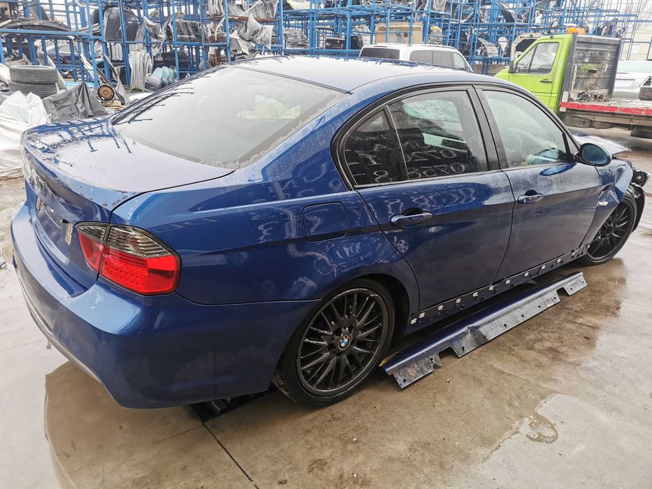 Dezmembrez bmw seria 3 e90 330 D m-pachet/bara spate e90 M /stop e90