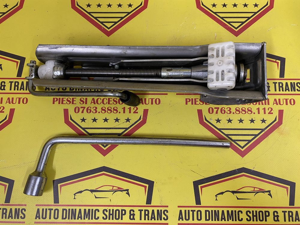 Cric auto cu cheie prezoane  original Mercedes W211 E class