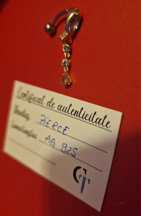 Piercing de buric si cruciulita