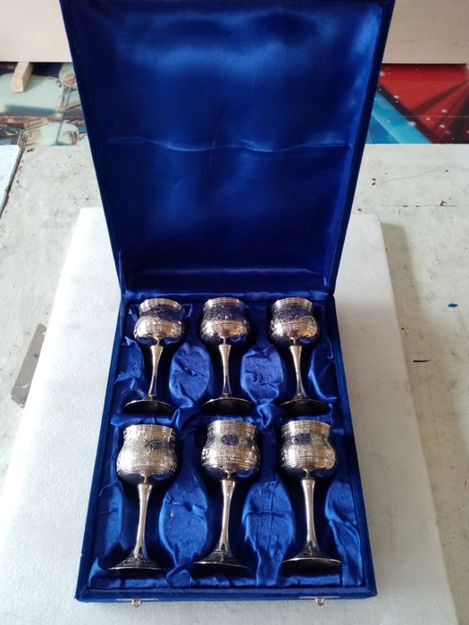 Продам рюмки мелхиоривые.