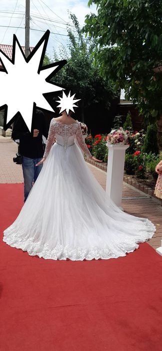Vand rochie de mireasa +crinolina.