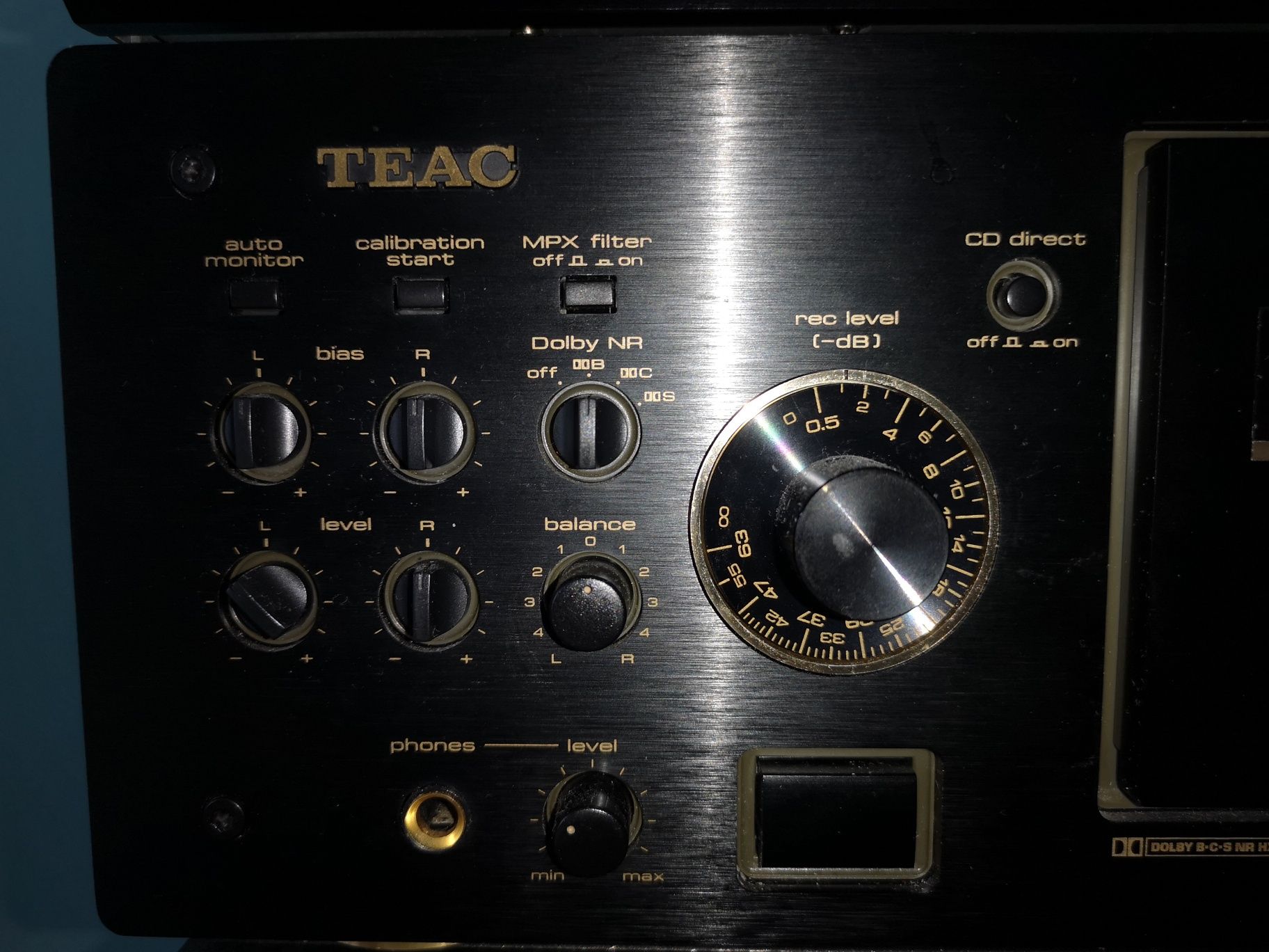 Vând sau schimb un deck Teac v8030s