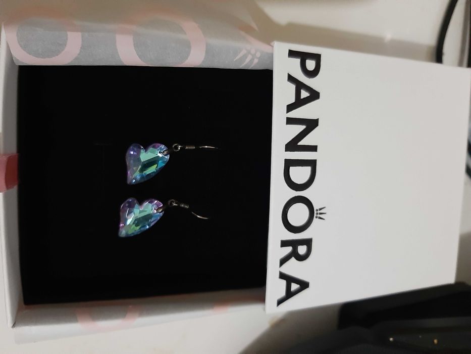 Cercei cu pietre Swarovski in cutie mare Pandora cu hartiuta cadou