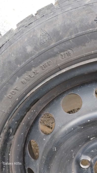 15 " Гуми зимни с джанти за Дачия.Състоянието е видно на снимките.