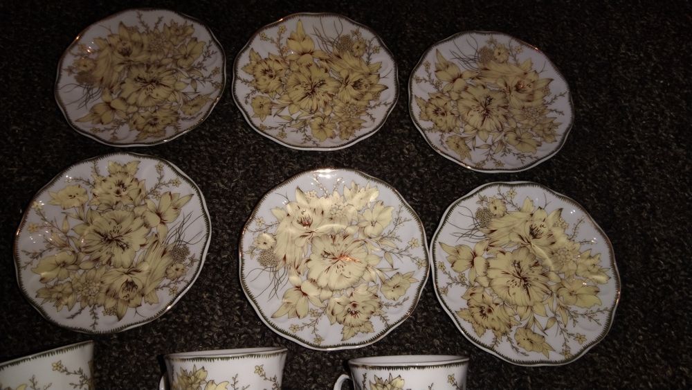 Кофейные чашечки и тарелочки