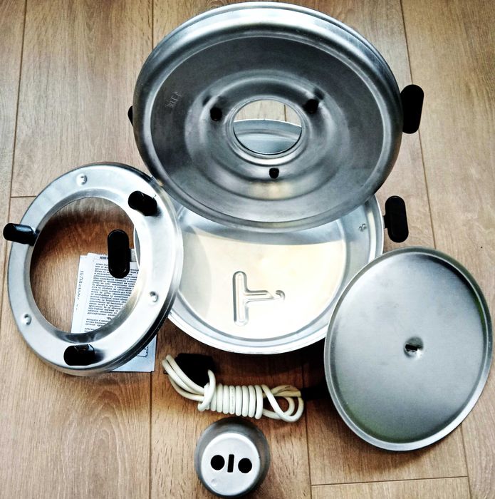 Електрическа тенджера.Пълен комплект за подарък.Нова