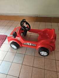 Mașinuța roșie cu pedale pentru copii