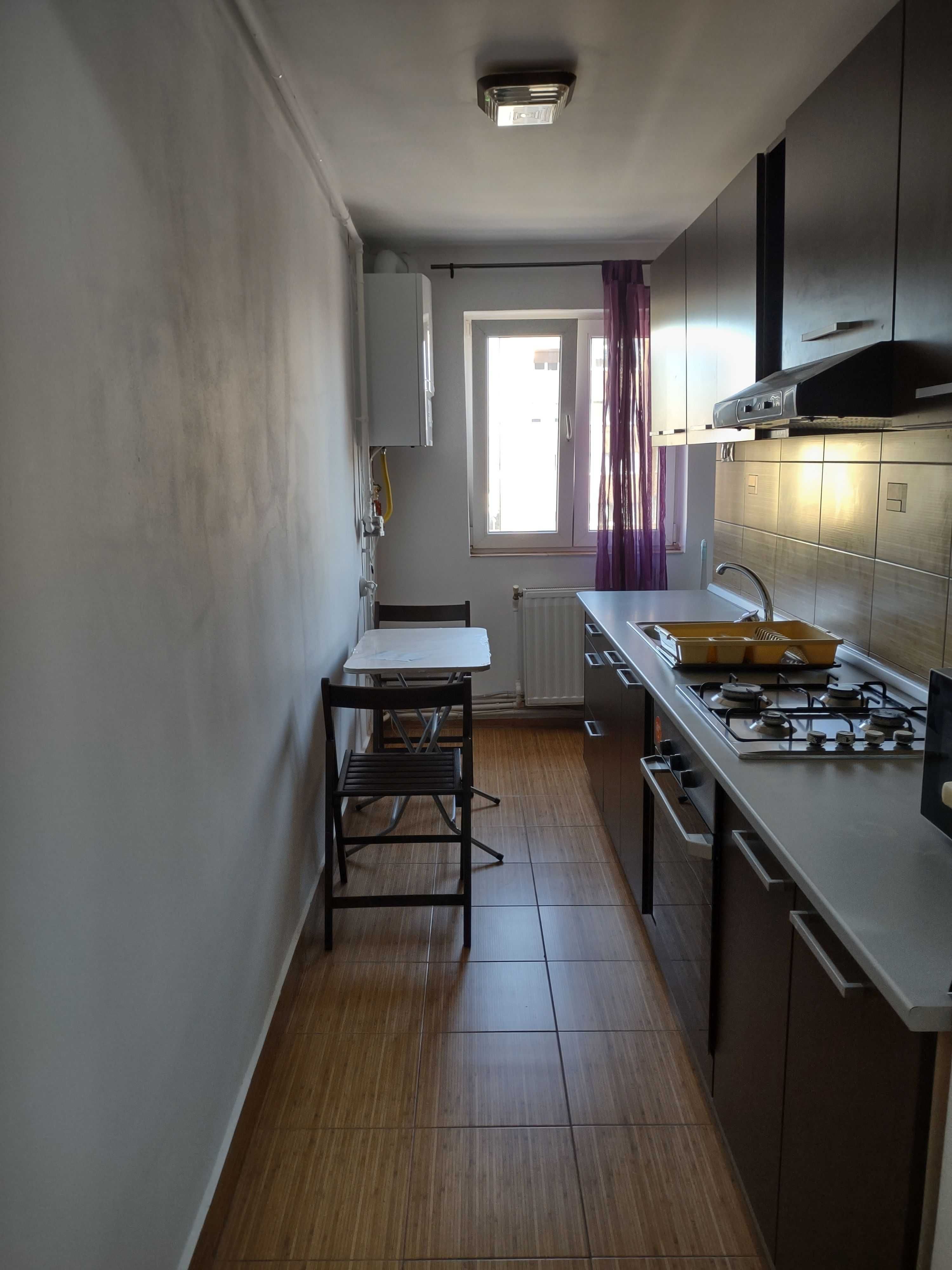 Proprietar inchiriez apartament 2 camere pe Bulevardul Revolutiei