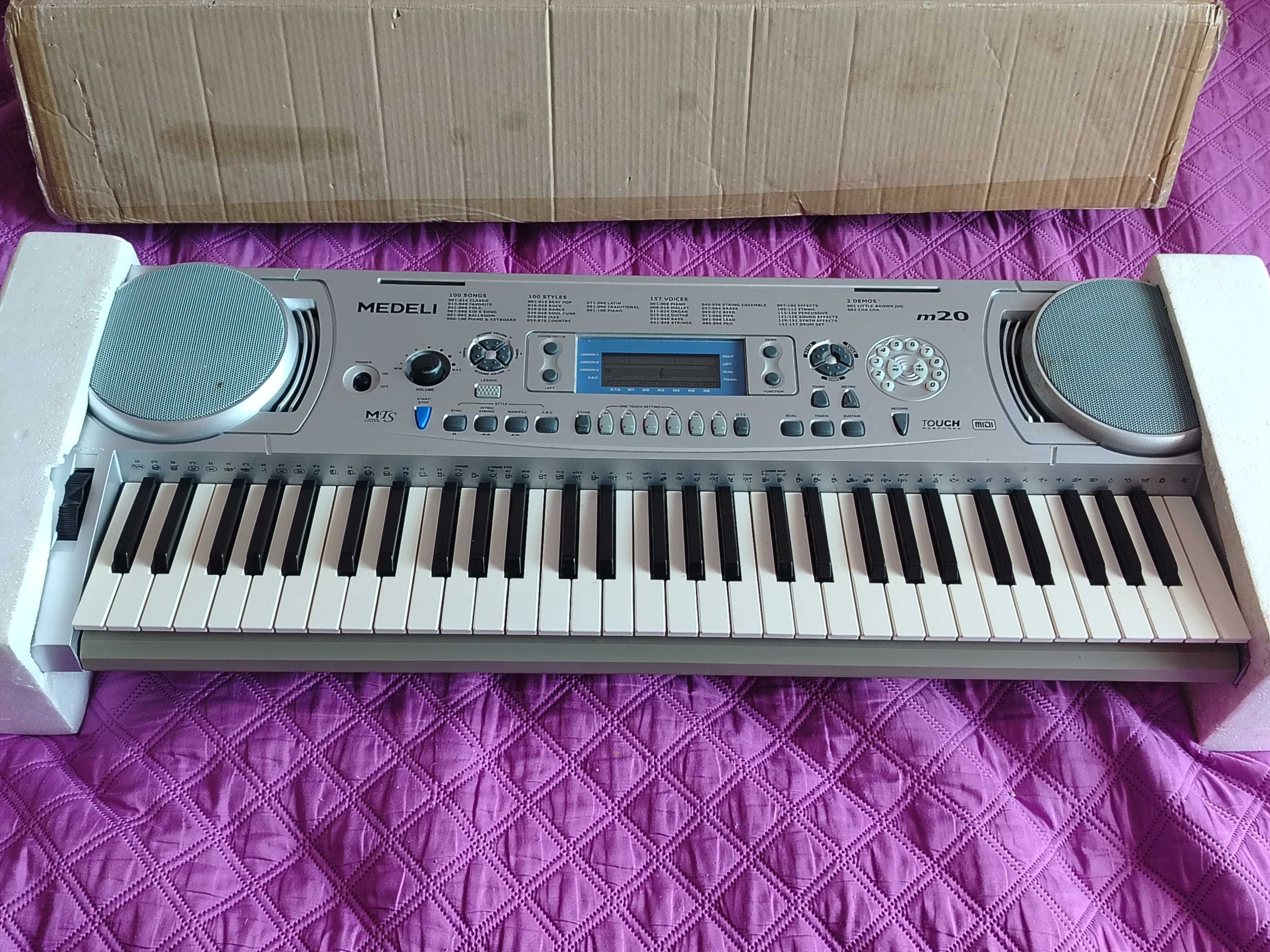 Orgă electronică Medeli 61 clape