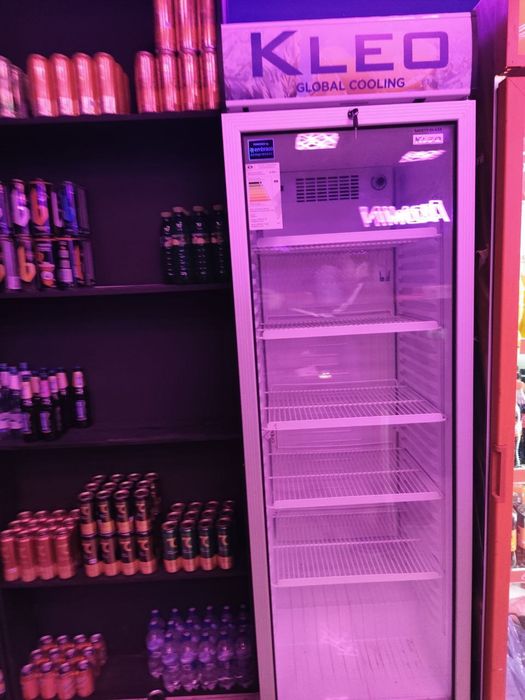 Витрина холодильник сотилади KLEO
