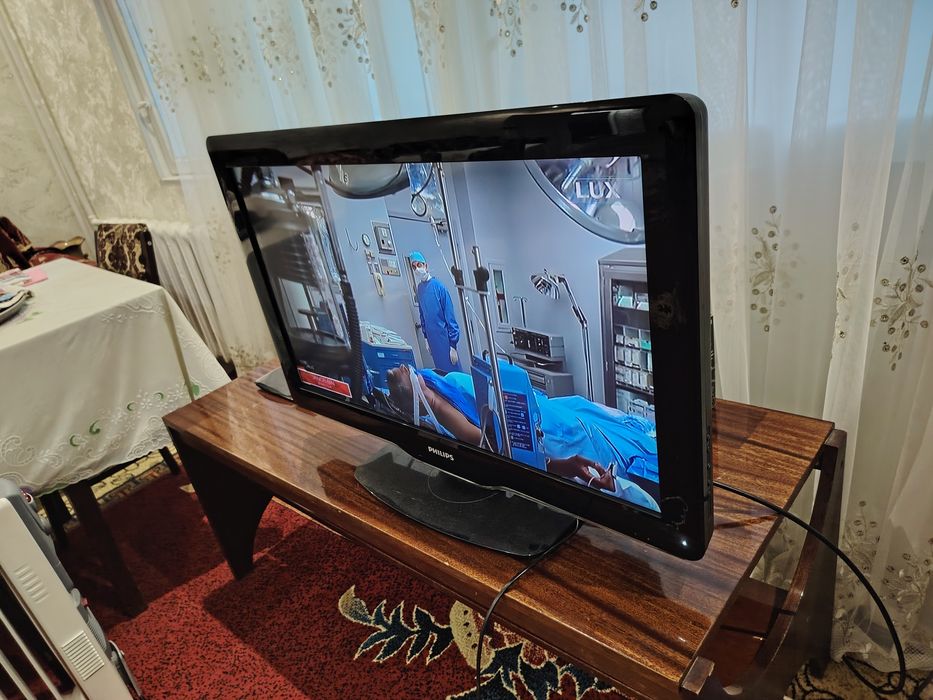 Телевизор Phillips 32 led Hd