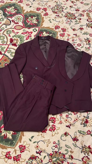 Костюм саталыда 1 лет киілген тек новый болып тұр саудасы бар