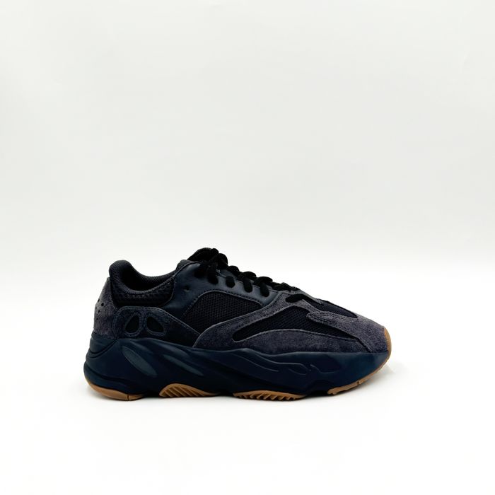 adidas Yeezy 700 Utility Black | 38 ; 38 2/3 ; 42 ; 42 2/3 |
