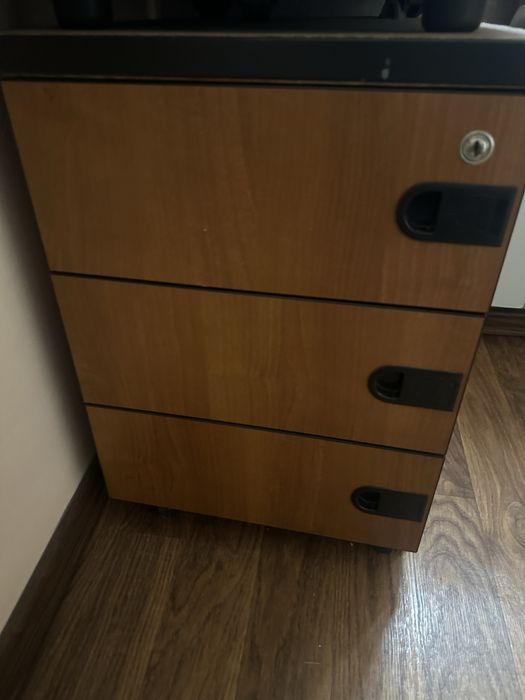 тумбочка продаем срочно