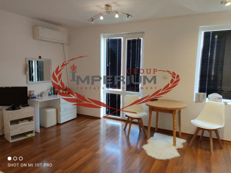 Дава се под наем Едностаен апартамент в Варна, Център - 40 кв.м за 382.5 € - Снимка #1