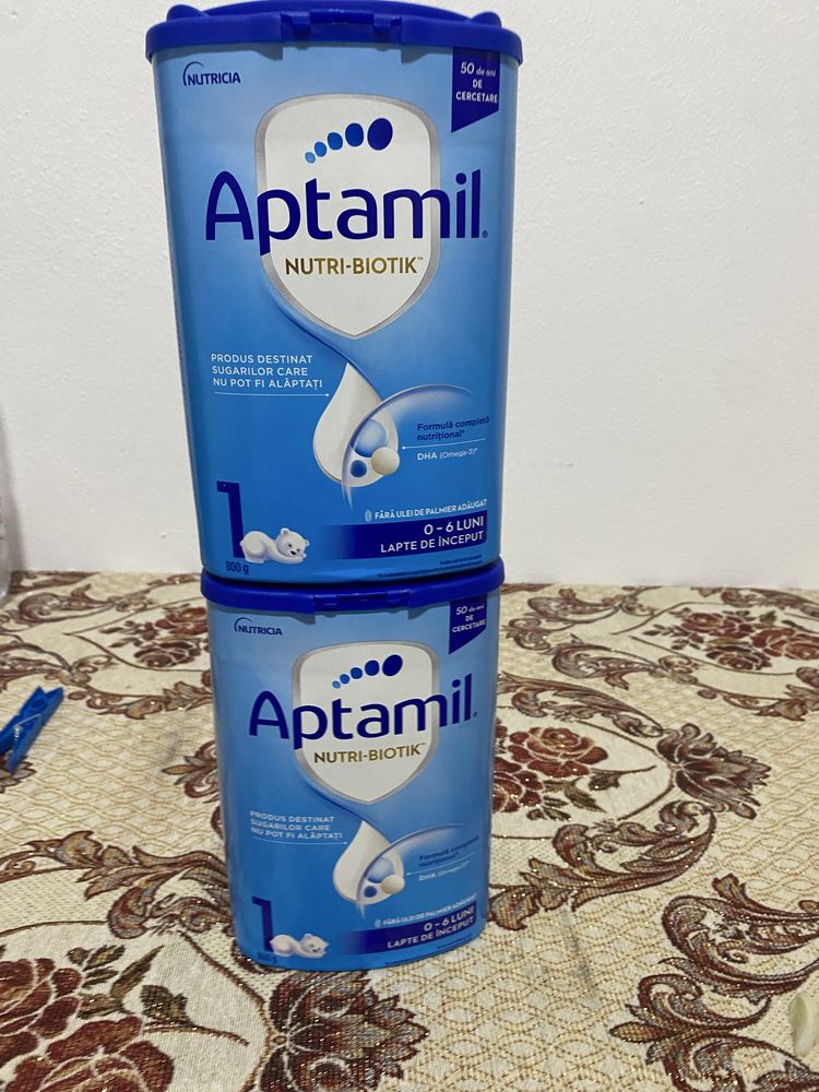 Vand doua cutii de aptamil 1