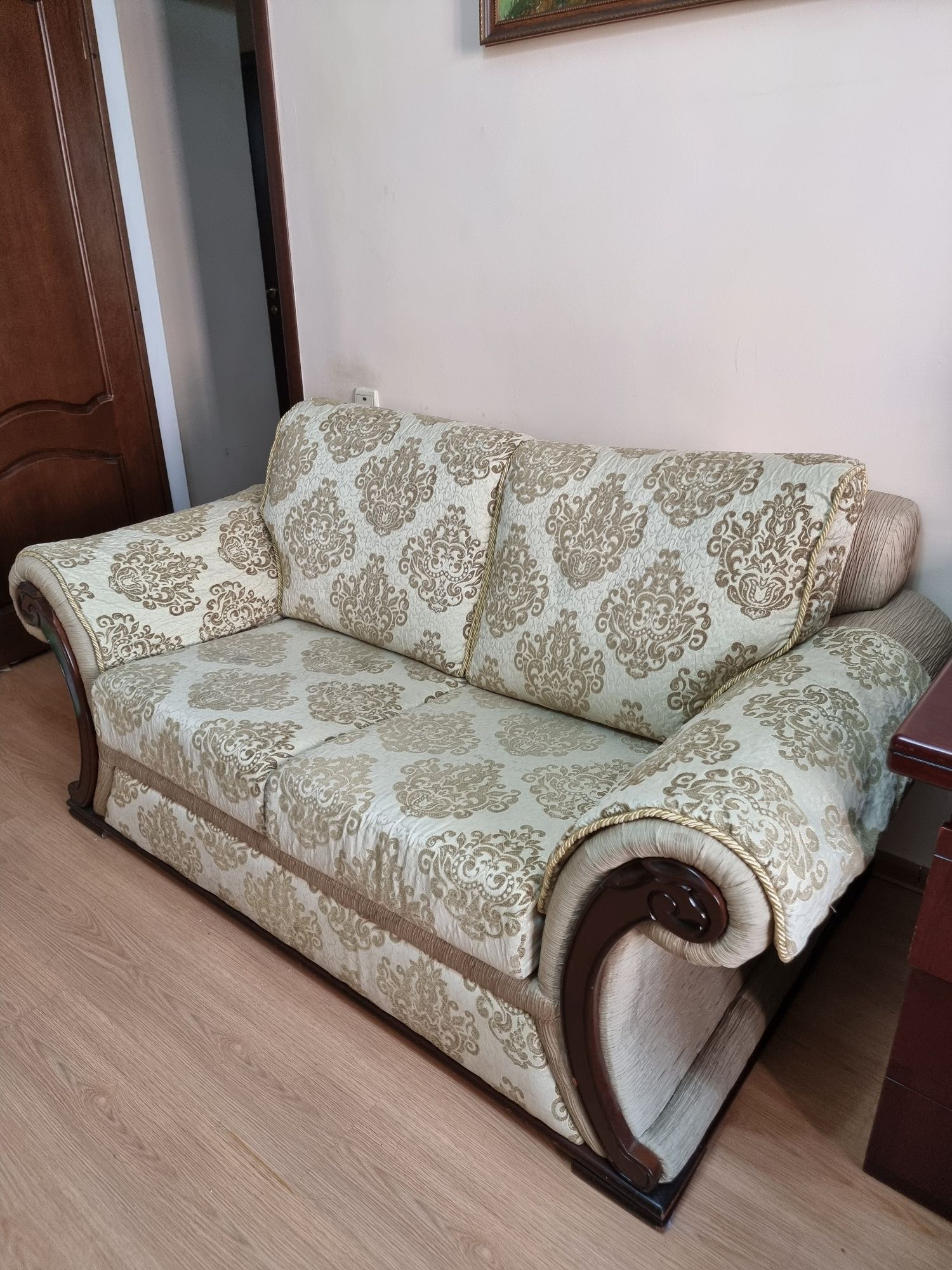 Срочно продам софу и кресло