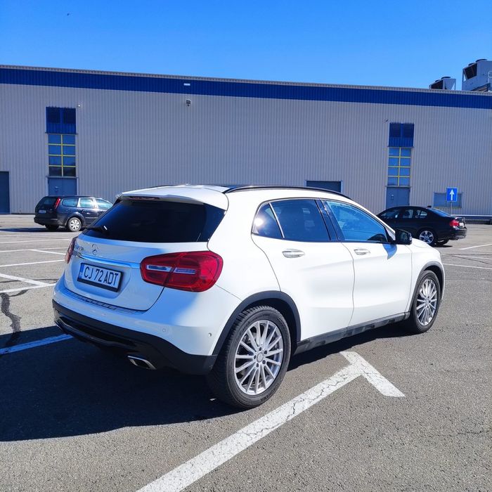Vand Mercedes GLA 200 benzina.
